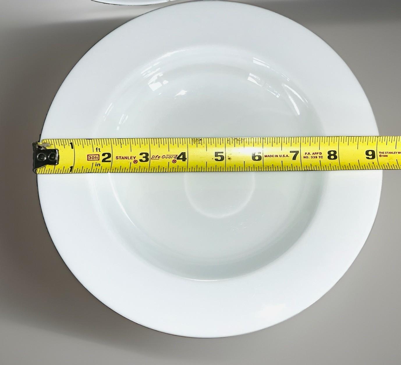 Crate and Barrel White Maison 9 1/8″ Large Rim Soup/Salad Bowls Japan – Set Of 4