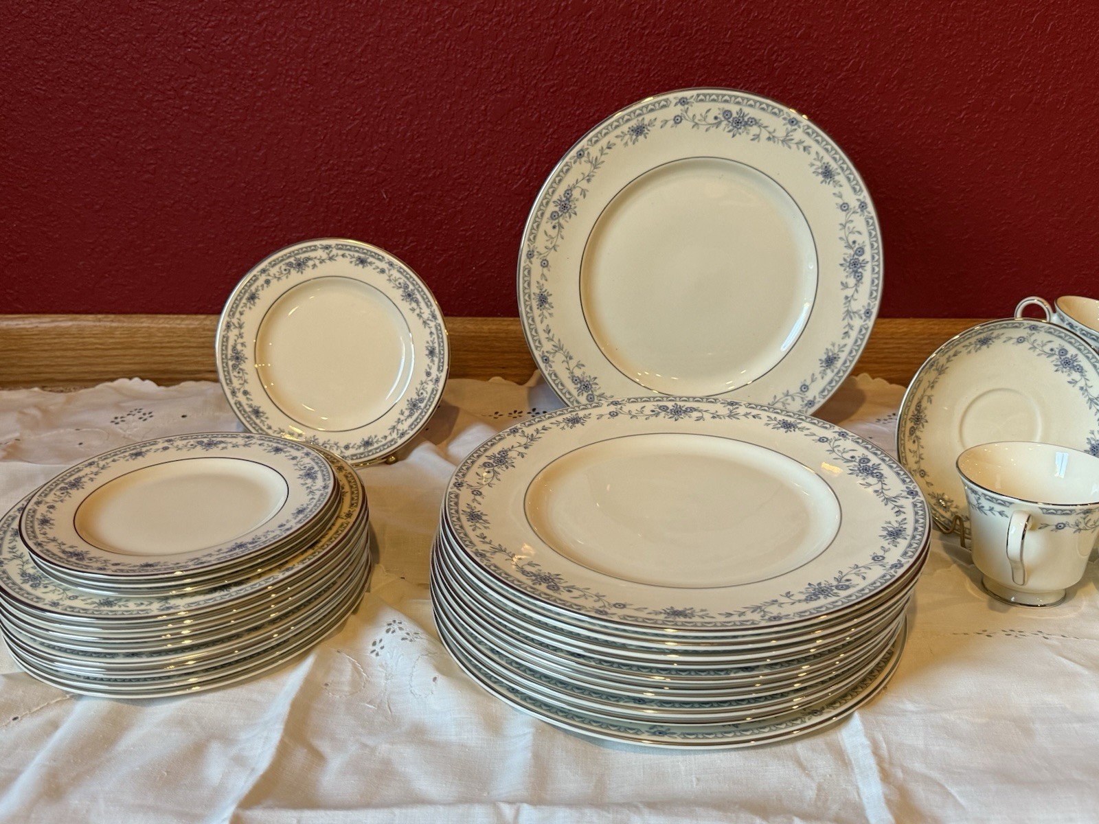 43 Piece Estate Set Bellemeade by MINTON Dinner Set; Plates, Tea Cups, Saucers