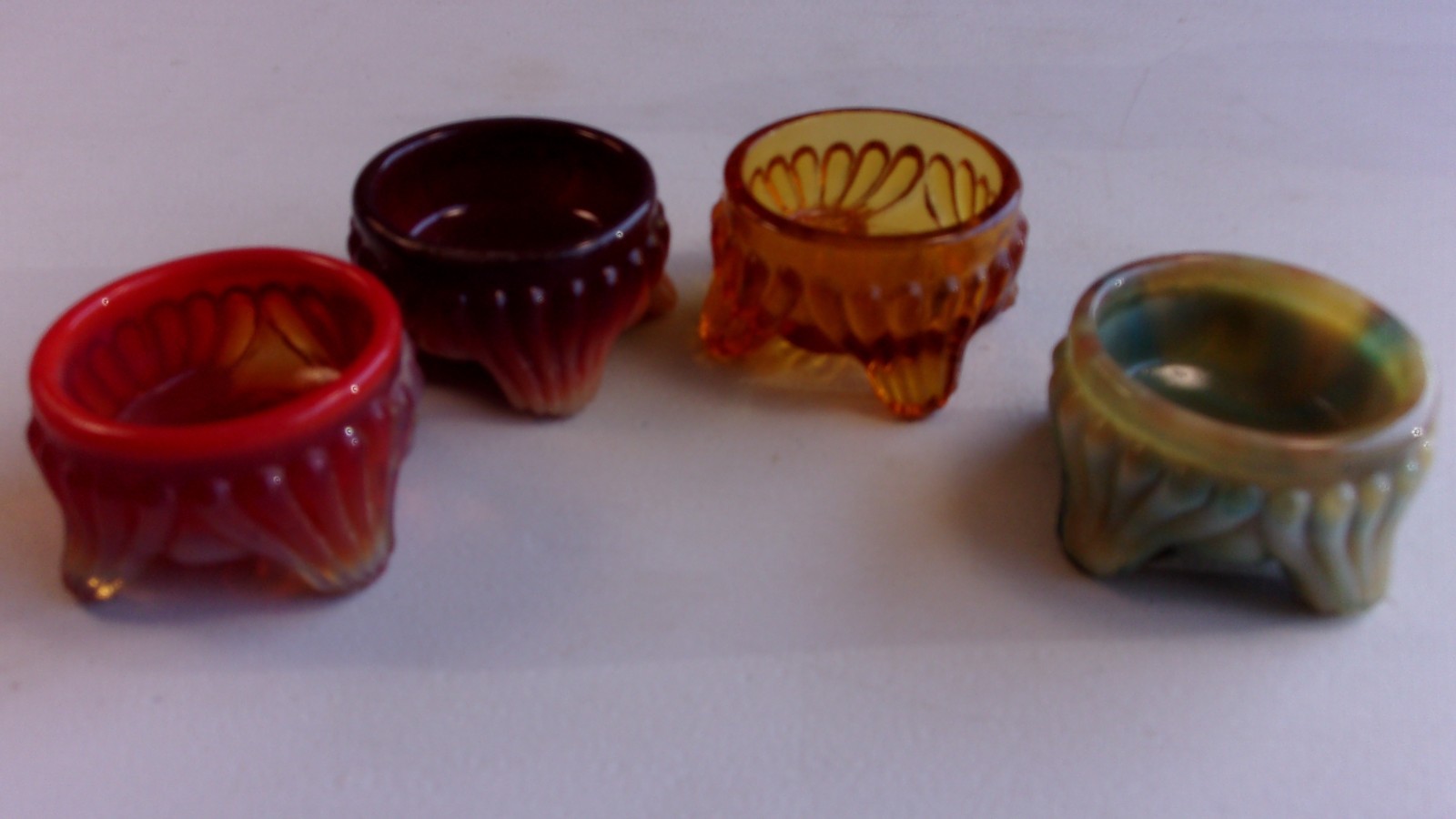 Set 4 Caprice Open Shell Round Ftd. Open Salt Dip Cellars Different Colors