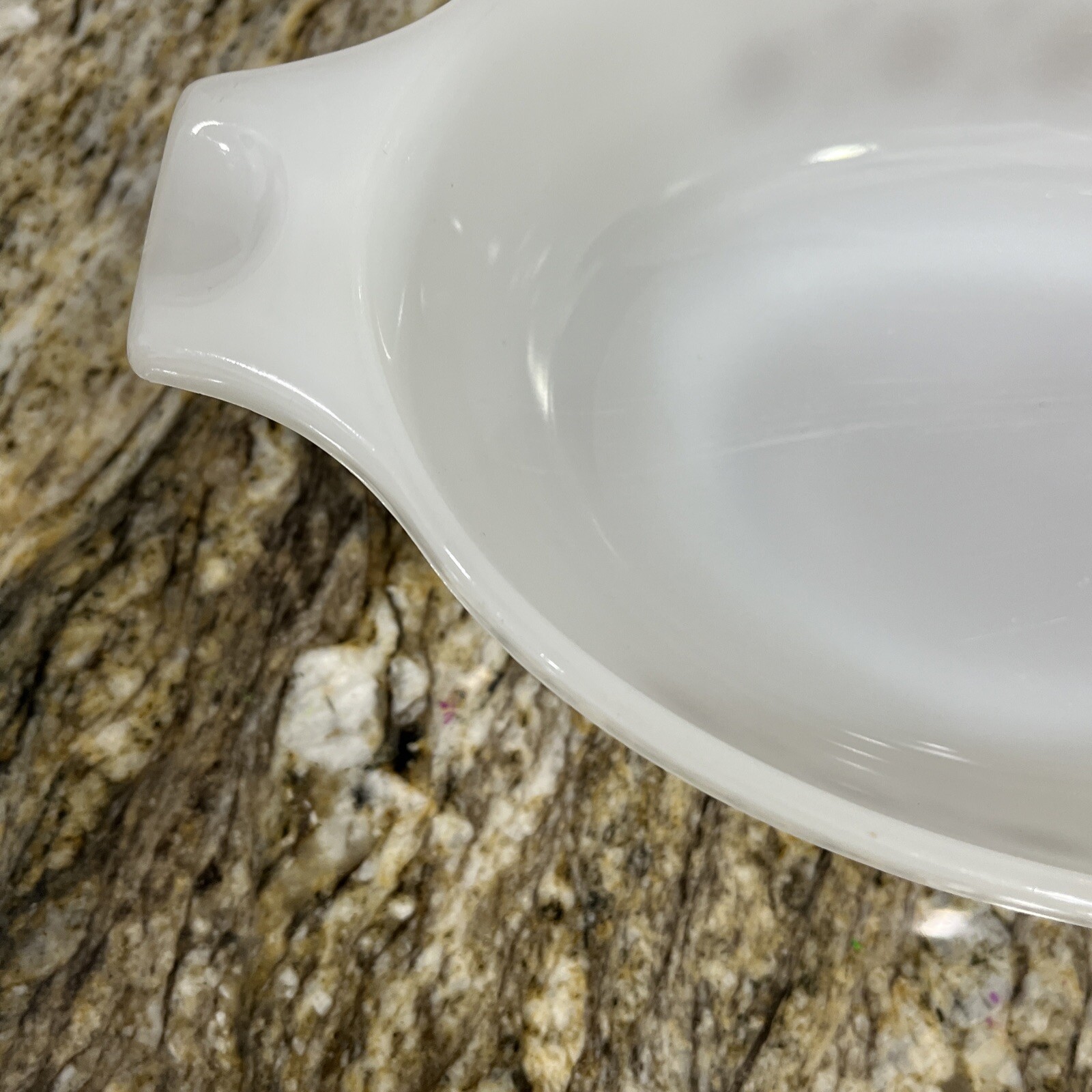 VINTAGE GLASBAKE Casserole Dish McKee 1 Qt Oval White W/Gold Pattern J2274 Chip