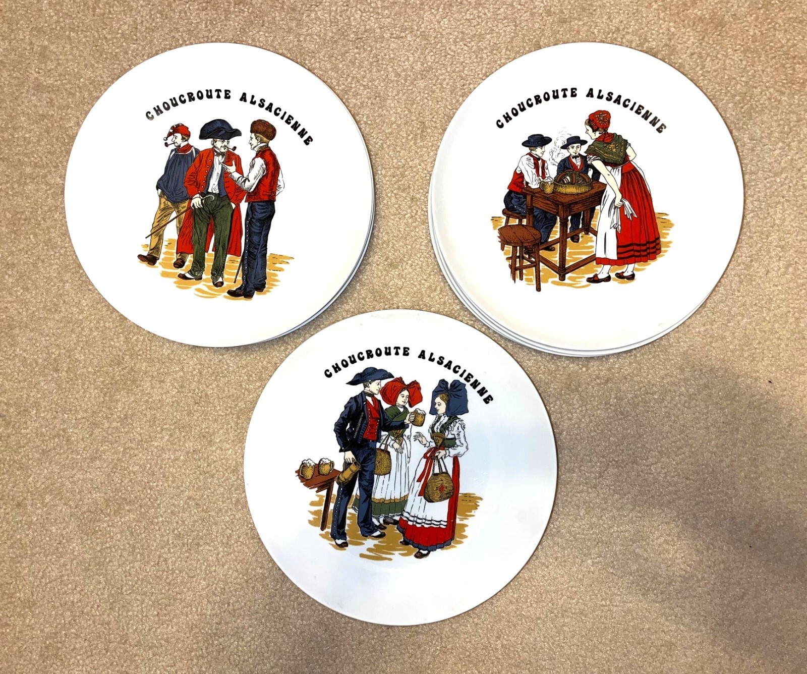 Set of 12 French Alsatian porcelain choucroute sauerkraut diner plates 9.5 in.