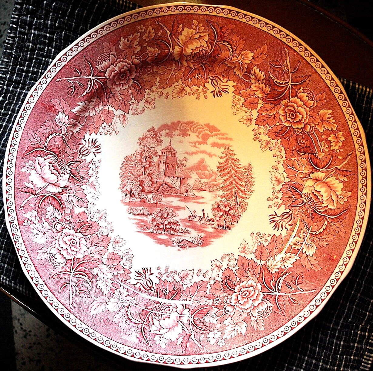 Vtg ‘LANDSCAPE RED’ 14″ Round Chop Plate Platter ARABIA FINLAND Transferware Exc