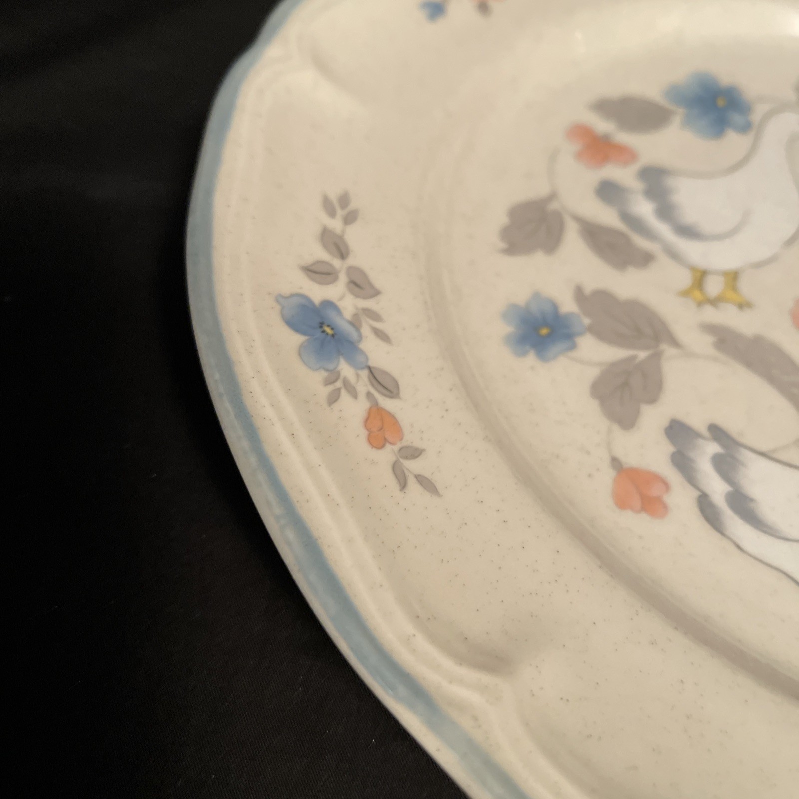 1988 COUNTRY CLASSICS ACTION COLLECTION DINNER PLATE 10 3/4 IN. PREOWNED