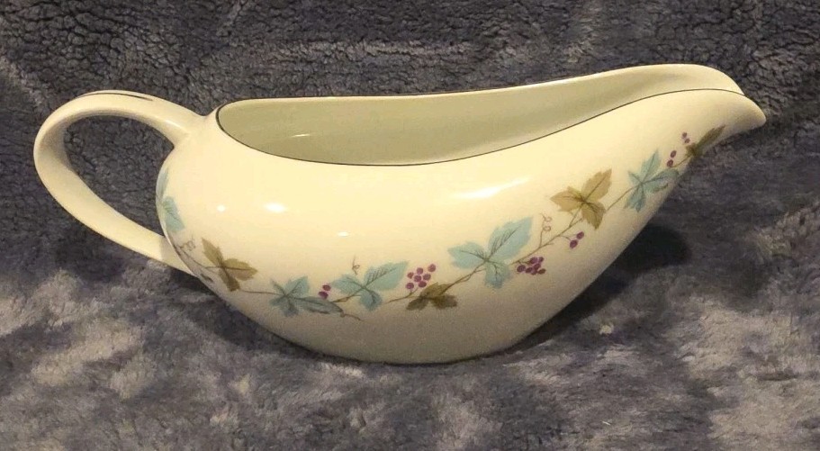 Vintage Fine China Japan Gravy Boat Floral Pattern 6701 Gold Trim