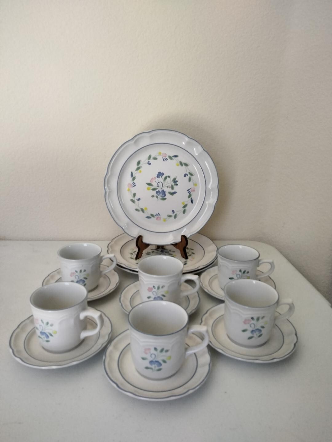 15-piece Hearthside Floral Expressions Floral Center Mexico Dinner Plates/Teacup