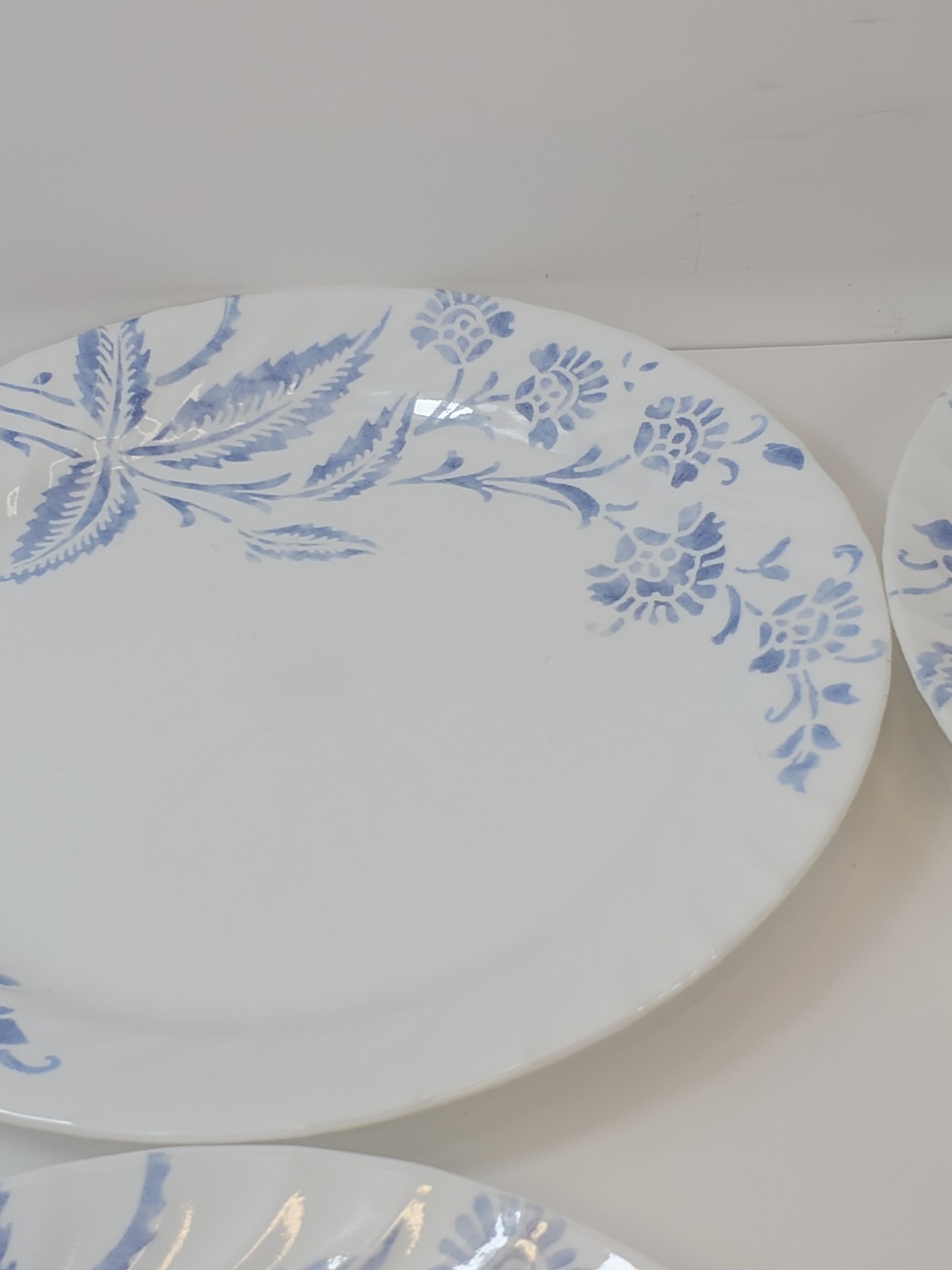Corelle Botanique 10.25″ Dinner Plates Set of 4 Floral Pattern Retired