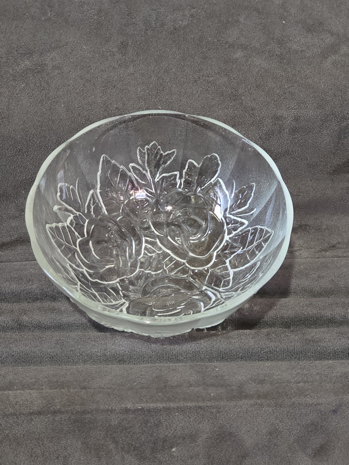 Pasari Indonesia Serving/Berry Bowl – Rose Pattern w/Scalloped Edge, 5in
