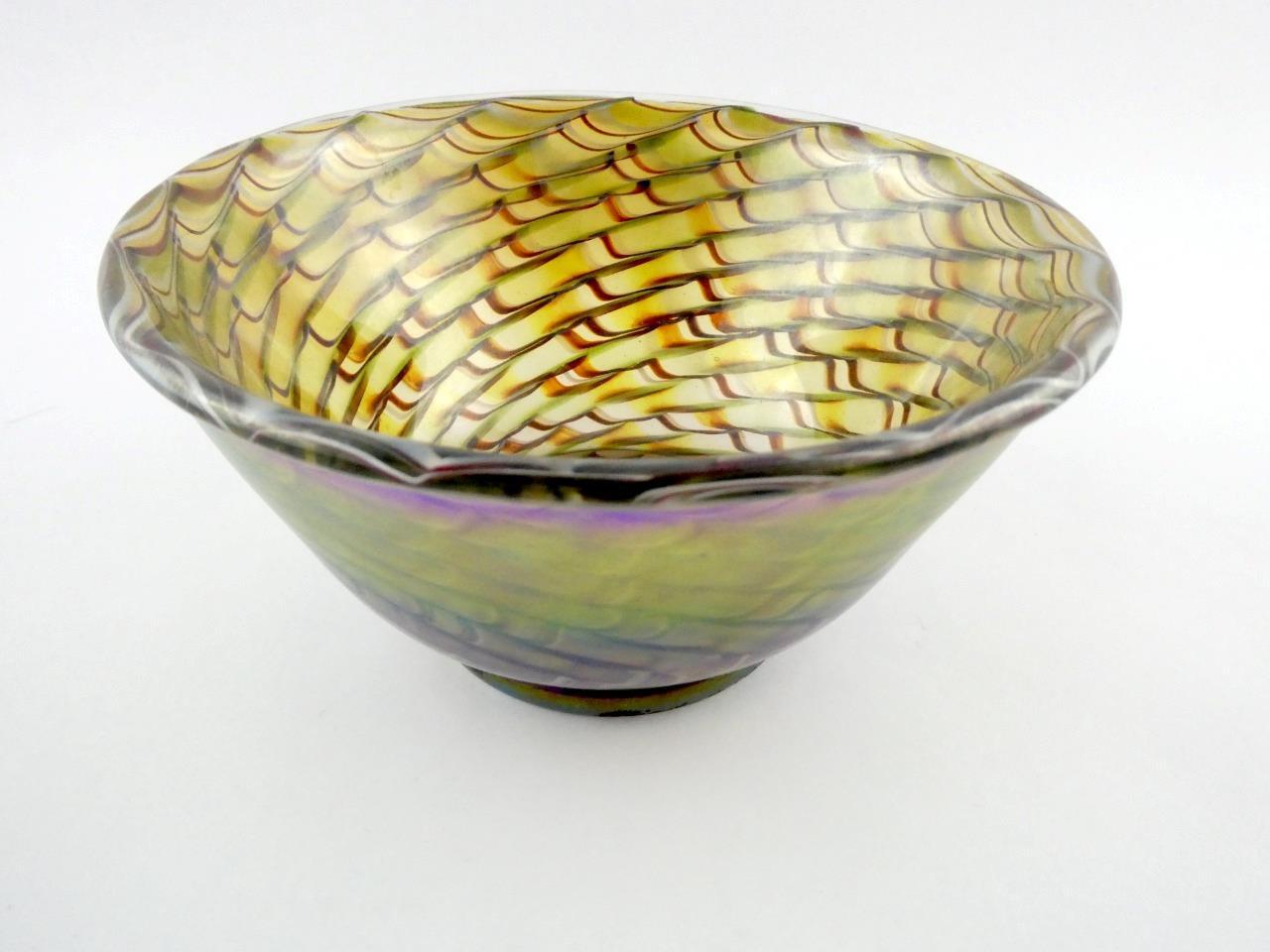 Orient and Flume Iridescent Art Glass Bowl Made in 1977 Signed Base