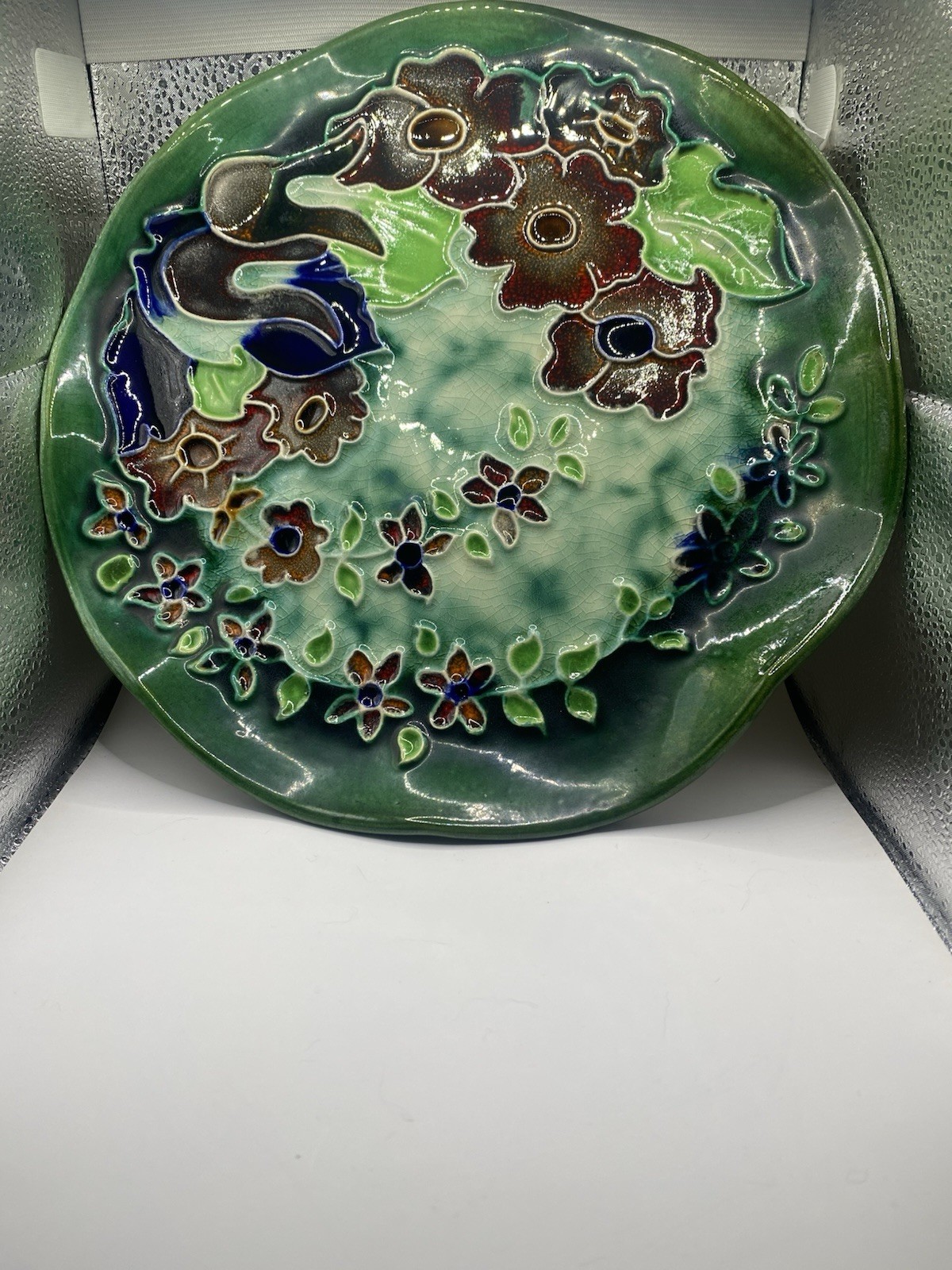 Vtg 1950 Pottery plate Tubelined Resembles Moorcroft 10 1/2 Inches Multicolor