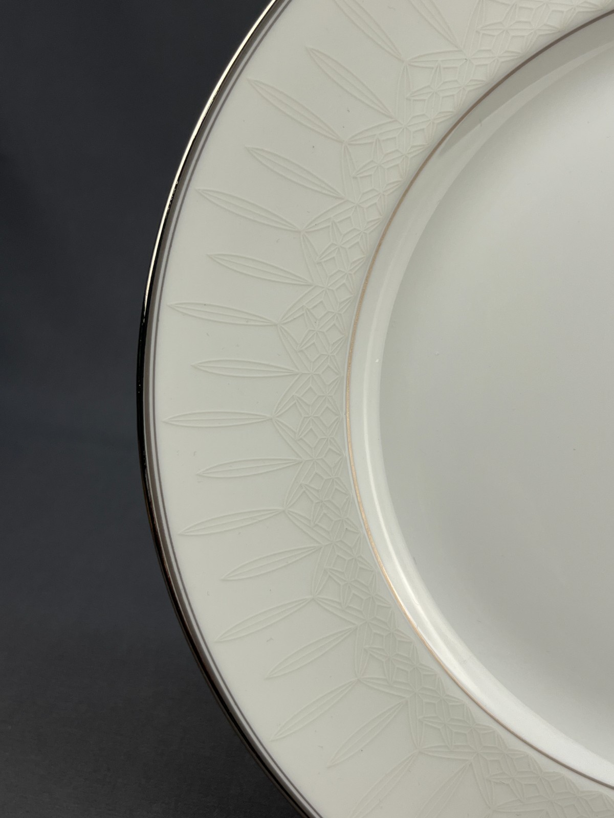 13 WATERFORD LISMORE Platinum Fine Bone China 10 3/4″ Dinner Plates; Mint