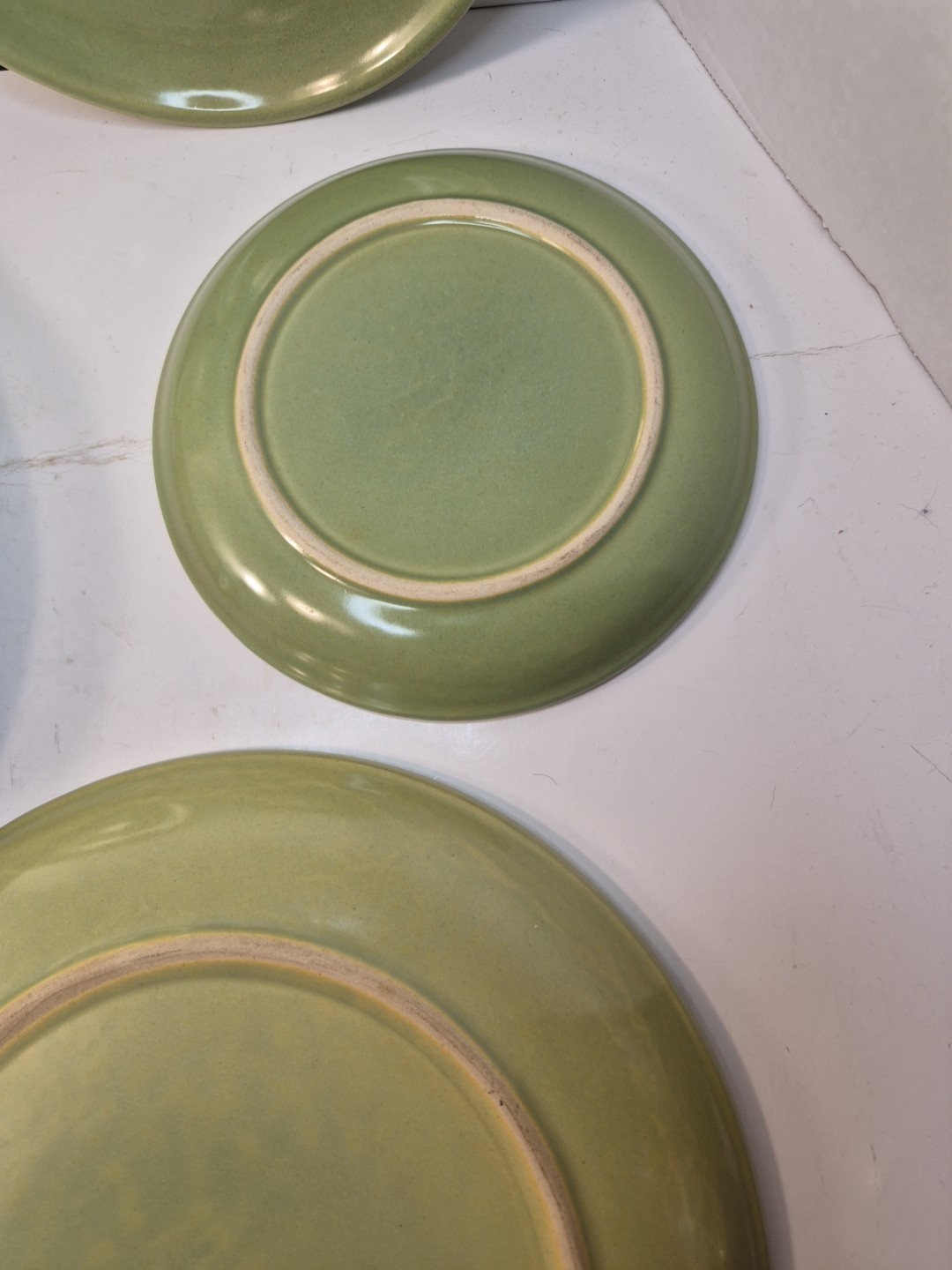 La Solana Pottery Sage Green (4) Dinner Plates, 10″ & 2 Saucers 7″ B239