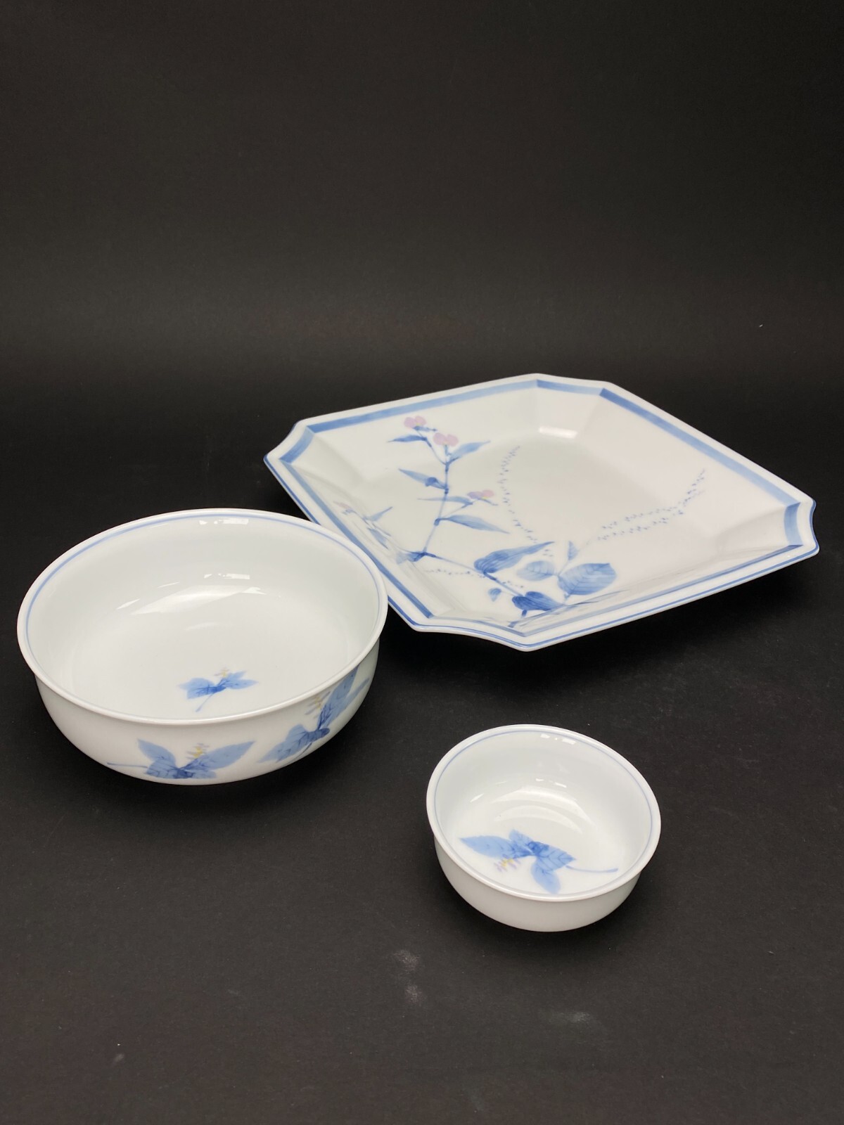 Japan Noritake Dinnerware set of 3 pcs. Setting Blue & White Flowers Plate&Bowls