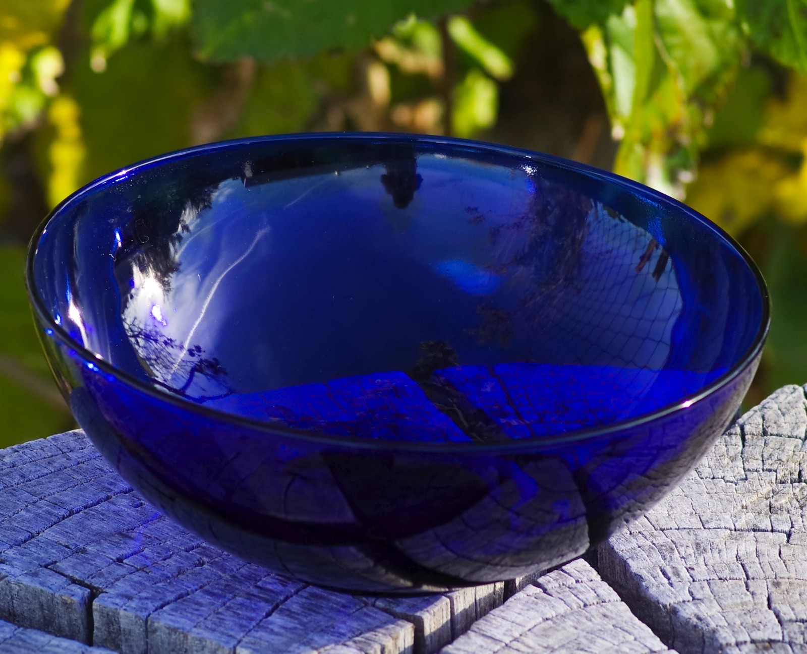 VINTAGE Art Glass Cobalt Blue 8″ Bowl Scandinavian Glass 1950’s