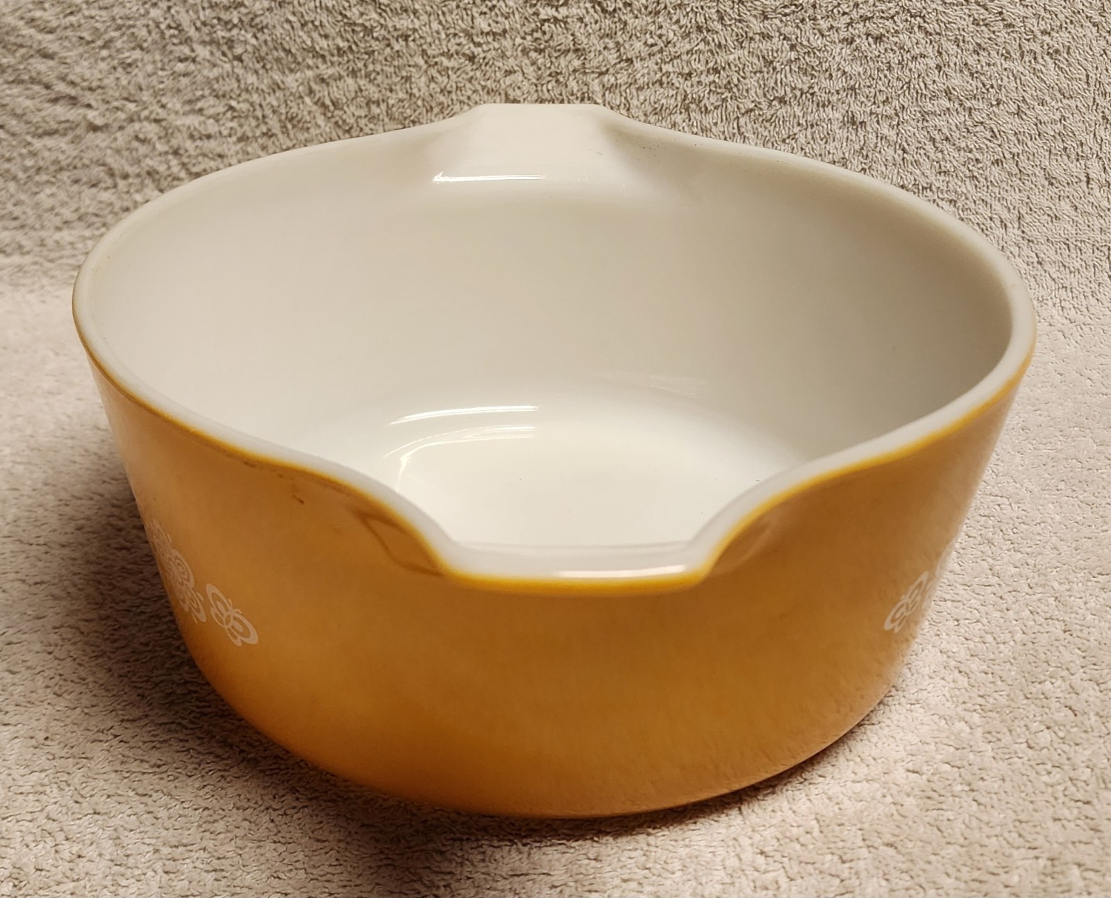Pyrex Vintage Butterfly Gold 2.5 Quart Casserole Dish No Lid 475-B