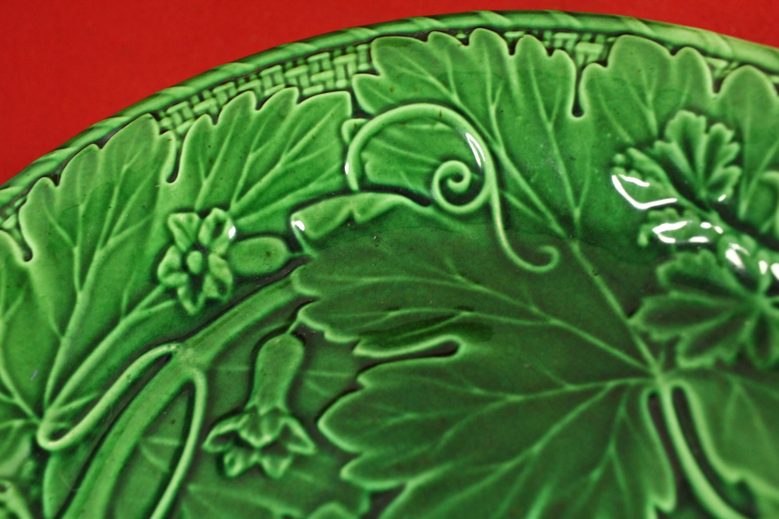 Vintage Bordallo Penheiro Dark Green Grape Vine Majolica Plate No Mark 8 1/2″