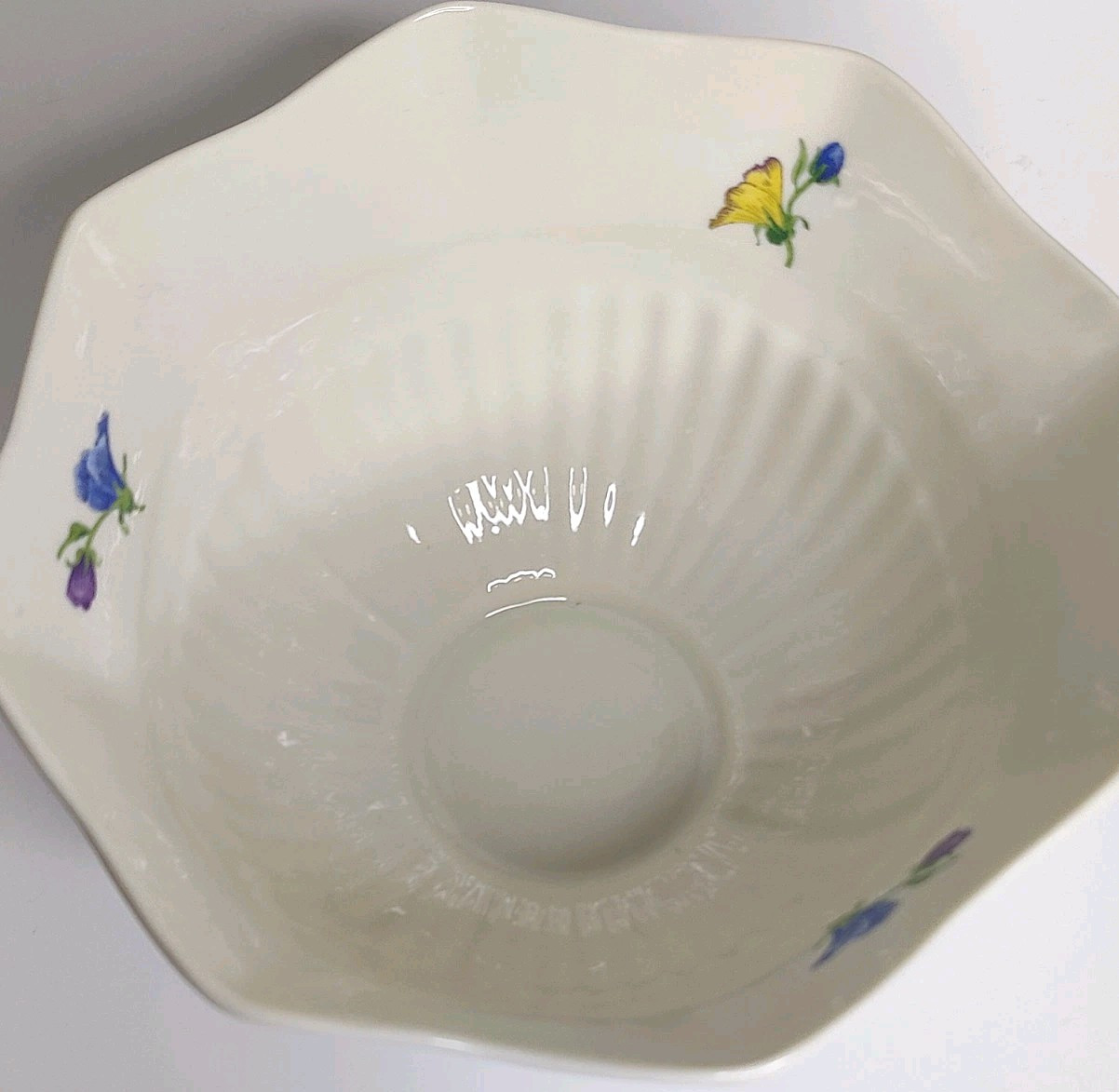 BELLEEK IRELAND ENCHANTED GARDEN 2000 CENTERPIECE BOWL PANSIES 4 3/4″H X 8 1/4″