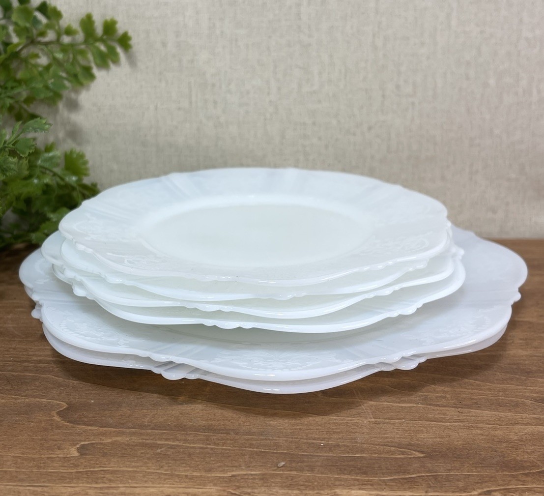 MacBeth Evans Plates 4 6 In 2 8 In White Opalescent American Sweetheart