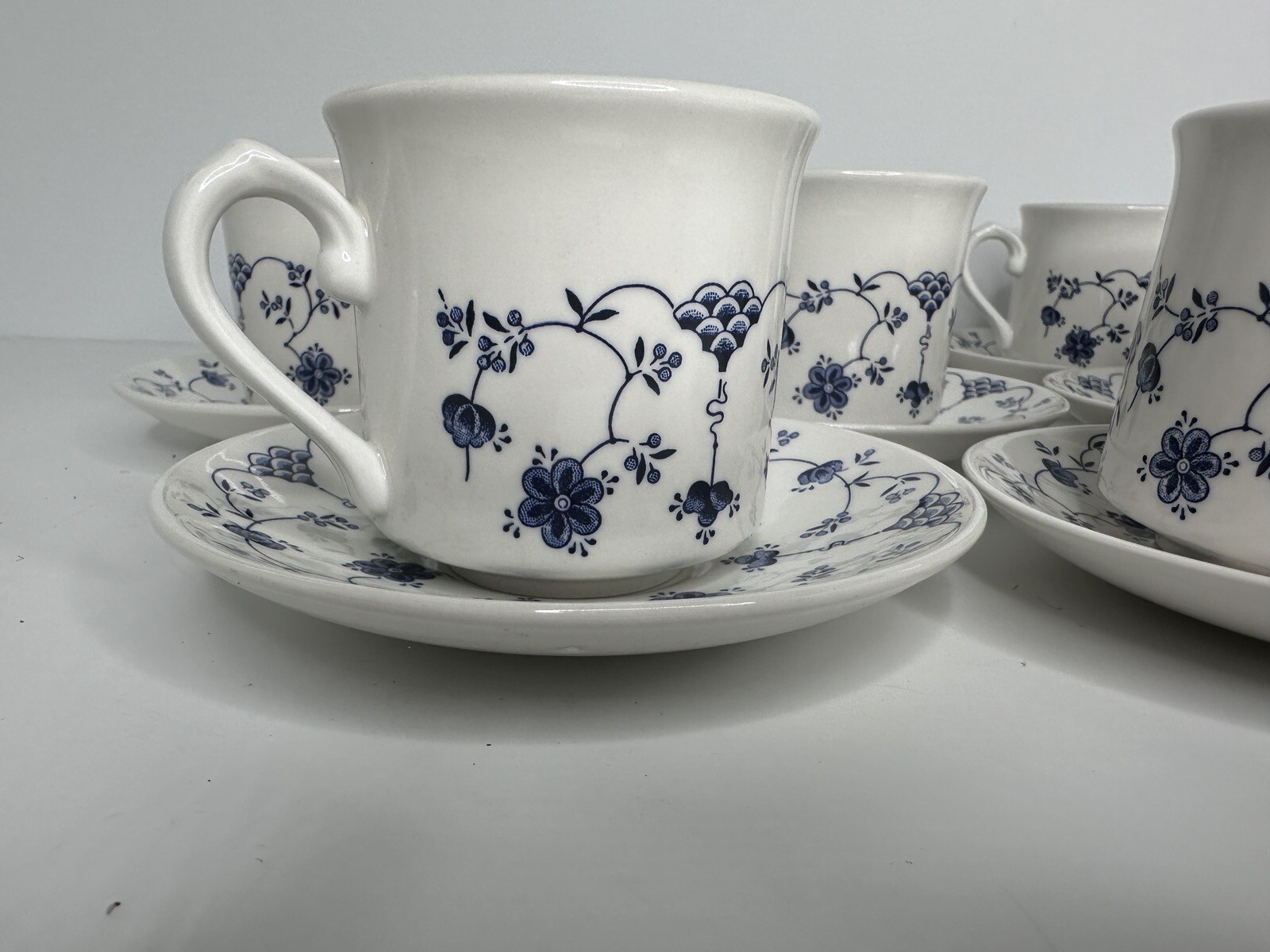 VTG Finlandia (Swirl Rim, England) CHURCHILL, Tea Cup And plate Set Of 16 pcs