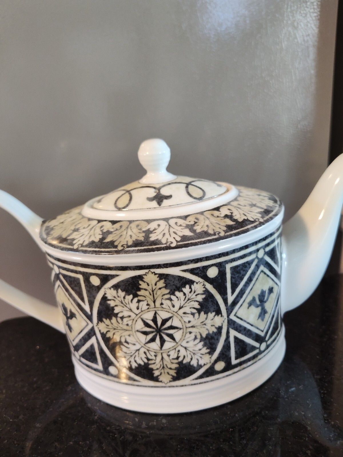 222 Fifth San Marco Black and White EUC
