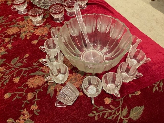 VINTAGE JEANETTE CLEAR GLASS PUNCH BOWL SET – Punch Bowl, Ladle & 13 Cups