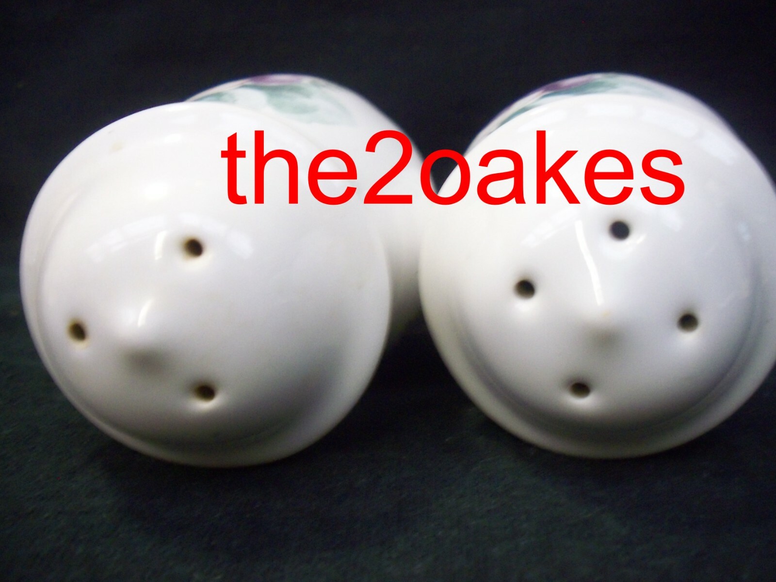 Pfaltzgraff Grapevine Salt & Pepper Shaker Set 3-4 Hole