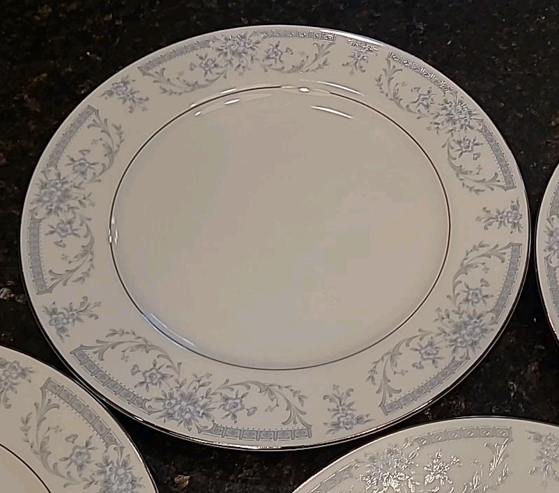 SET (7) Sheffield BLUE WHISPER Porcelain Fine China 10.25″ Dinner Plates Japan