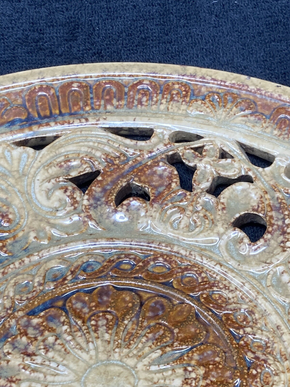 Decorative 11-3/4 inch plate