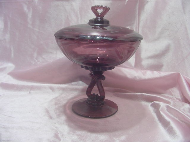 VINTAGE AMETHYST PURPLE GLASS COMPOTE BOWL FOOTED w/ SCALLOPED COVER