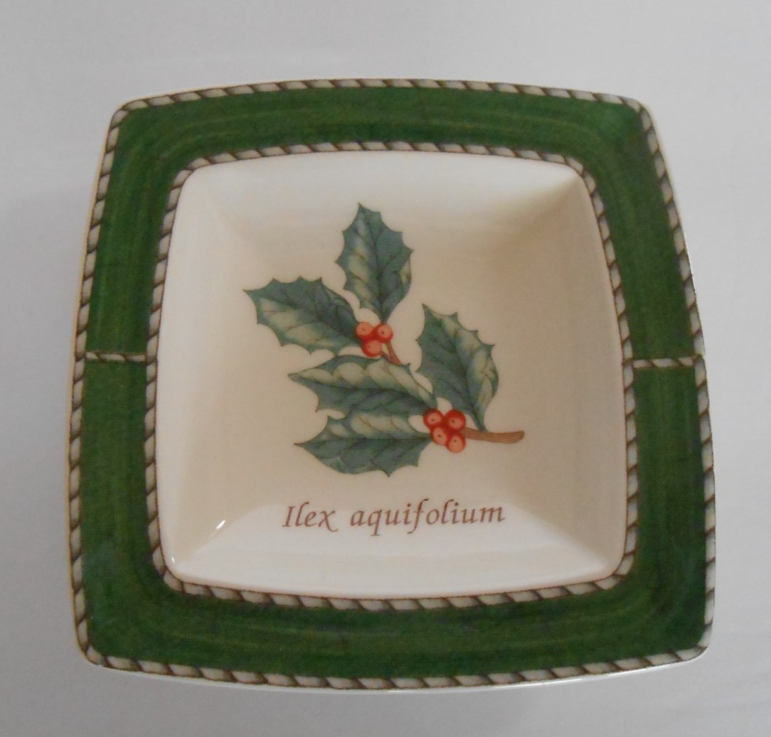 1997 Wedgwood Sarah’s Garden PineCone 6″ Candy Dish & 4″ Candy Dish Queen’s Ware