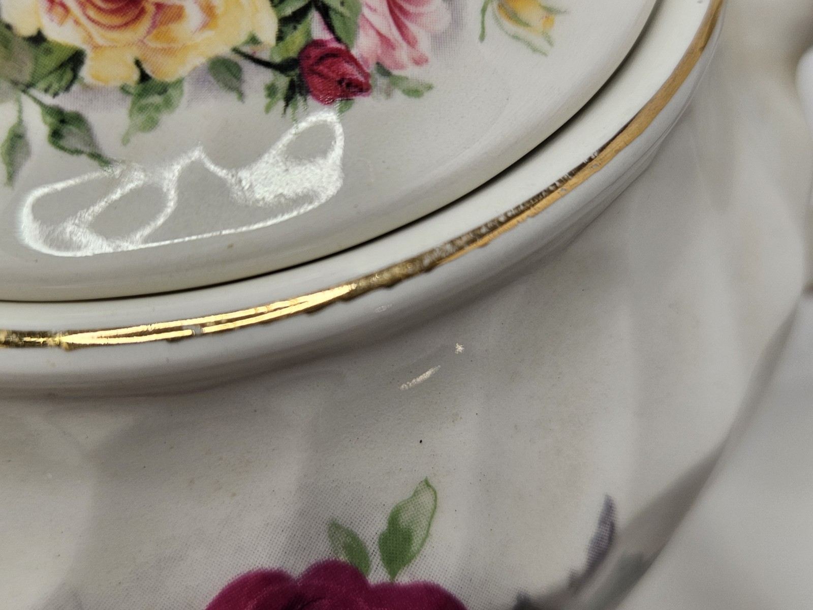 VINTAGE Windsor Bone China Swirled Pink Yellow Red Roses Teapot Made In ENGLAND