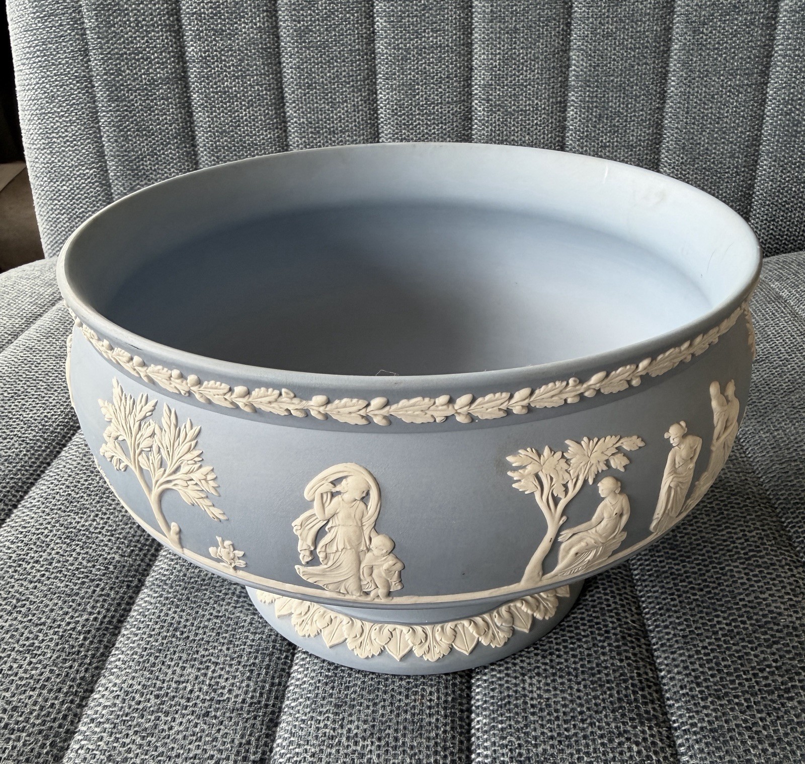 1963 Vintage Wedgwood Blue & White Jasperware Neoclassical Pedestal Bowl