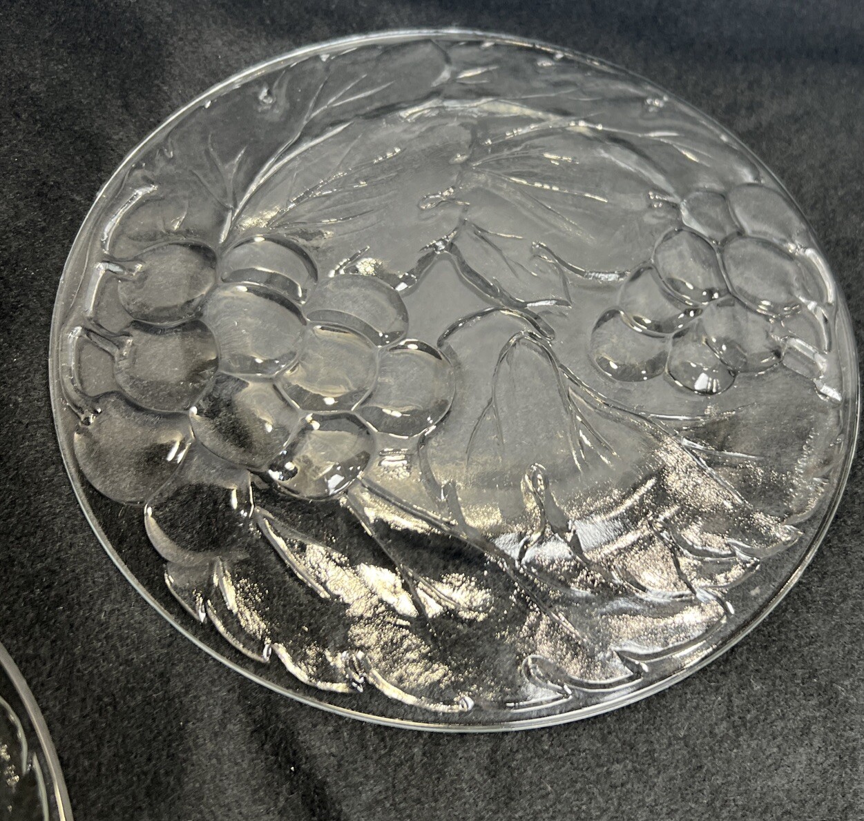 KIG Indonesia Clear Grapes and Leaves Salad Dessert Plates 7″ Vintage