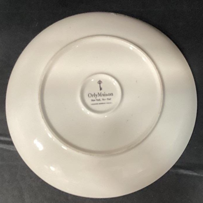 Orly Maison New York Dinner Plate, Blue & White Geometric Pattern Dinnerware