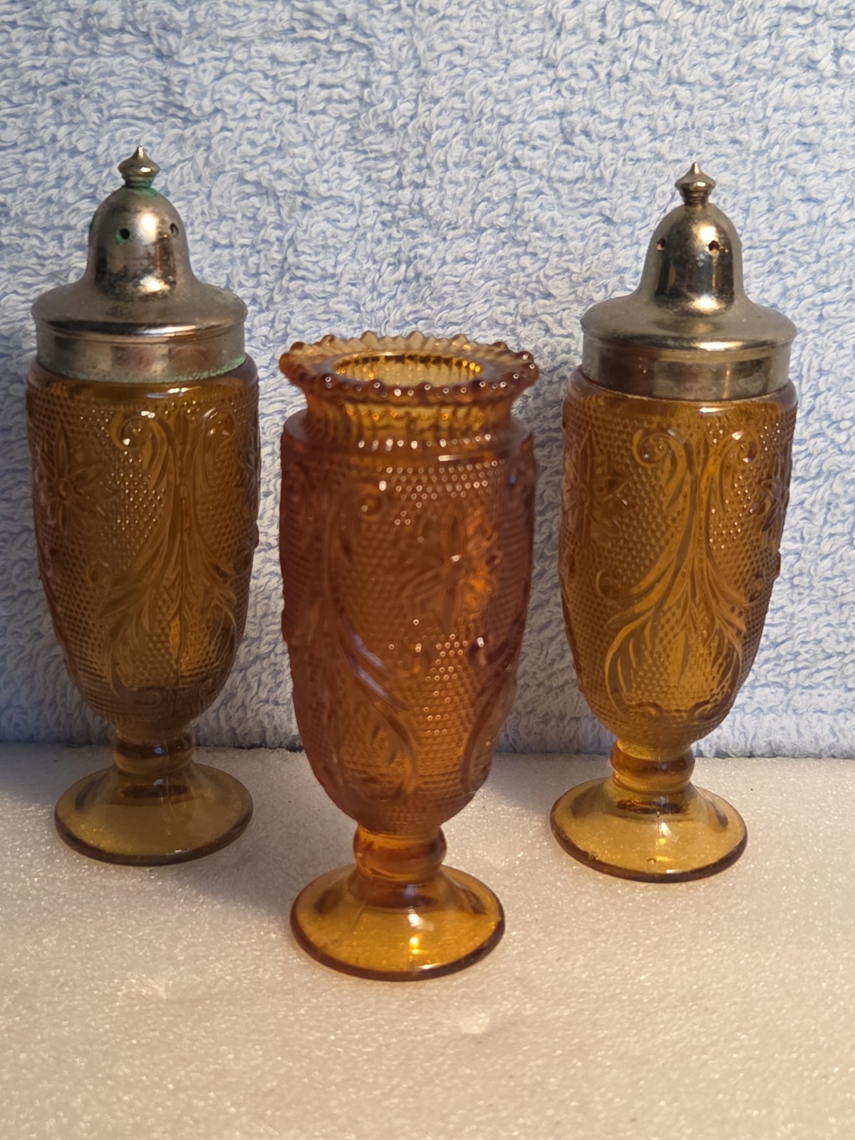 Vintage Indiana Glass Amber Salt & Pepper Shakers With A Tiara Bud Vase