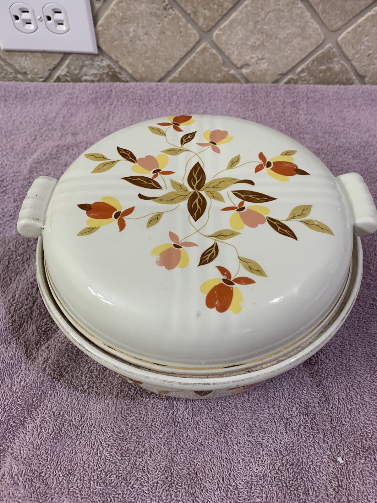 Vintage Hall Covered Bowl. Please See In Picture A Small Chip On Lid.