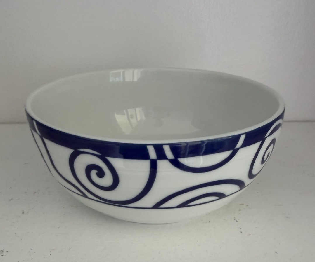 Crate & Barrel Blue Spiral Spal Porcelain Set of 6 Cereal Soup Bowls Portugal