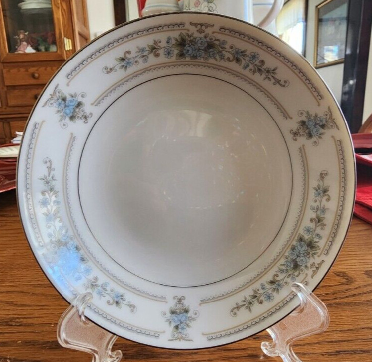 Elington Berry Dessert Bowls (pairs) 5 1/4″ Wade Porcelain White Blue Platinum !