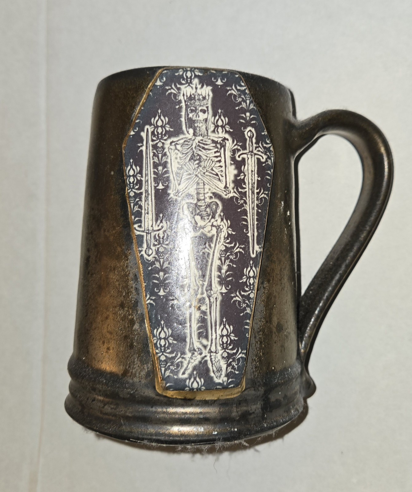 BN Handmade Scrimshaw Pottery King’s Coffin Skeleton Ceramic Clay Beer Stein Mug