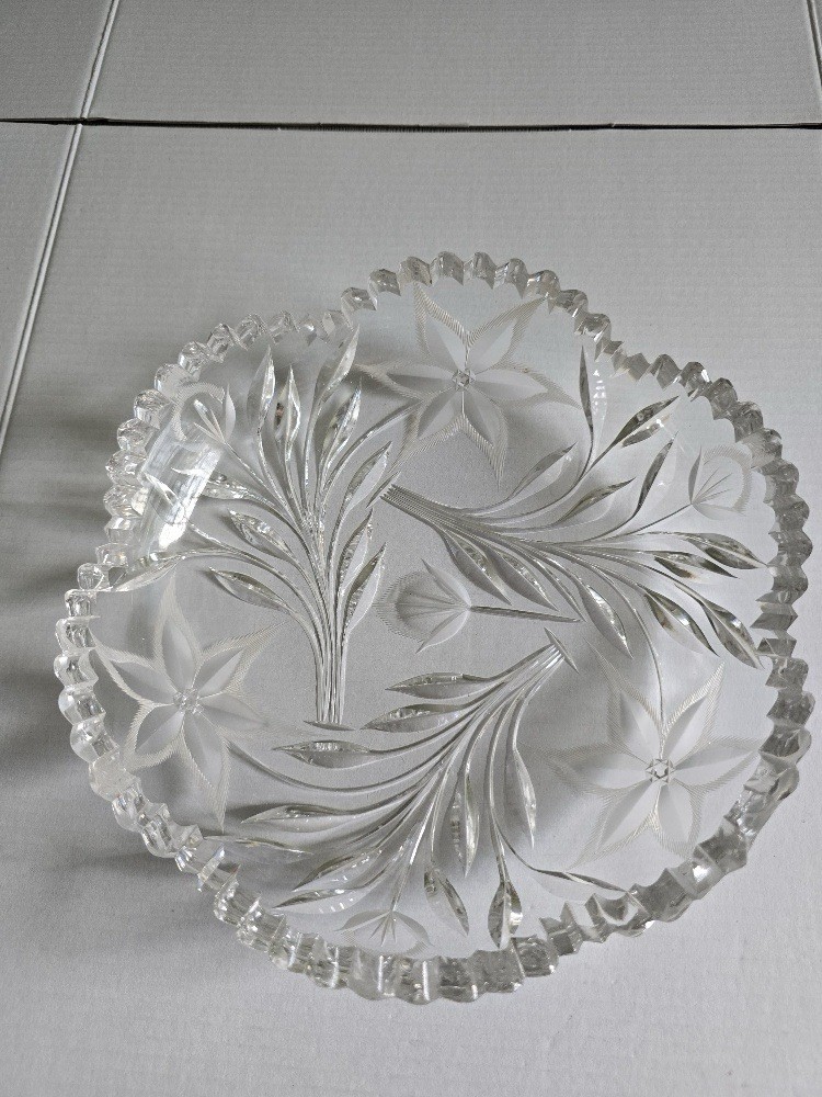 Ideal Cut Glass Co. Diamond Poinsettia Bowl With Flower Buds, Canastota/Corning,