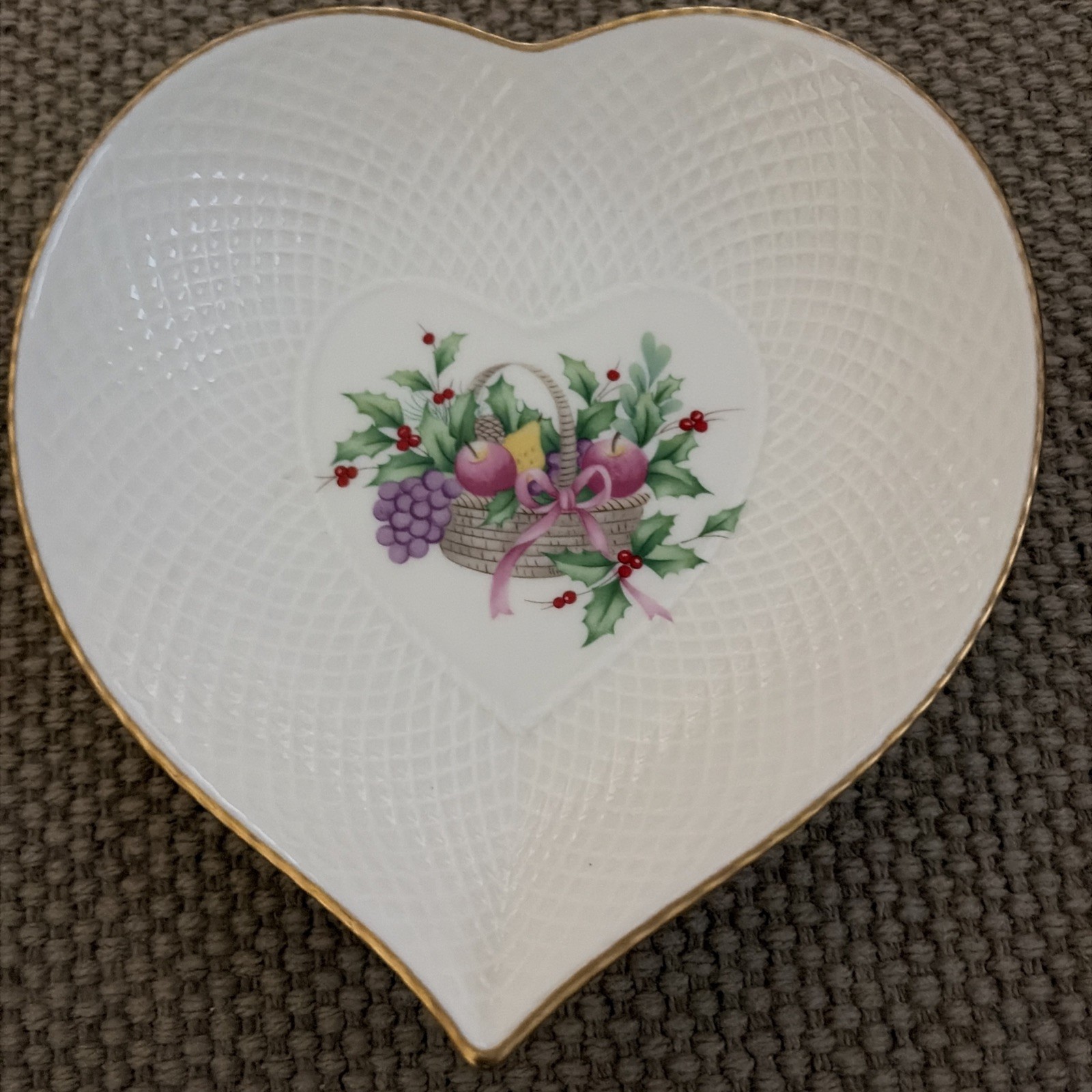 Mikasa Ivory Bone China, Japan, Christmas Spirit Heart Shaped Trinket Bowl B2098
