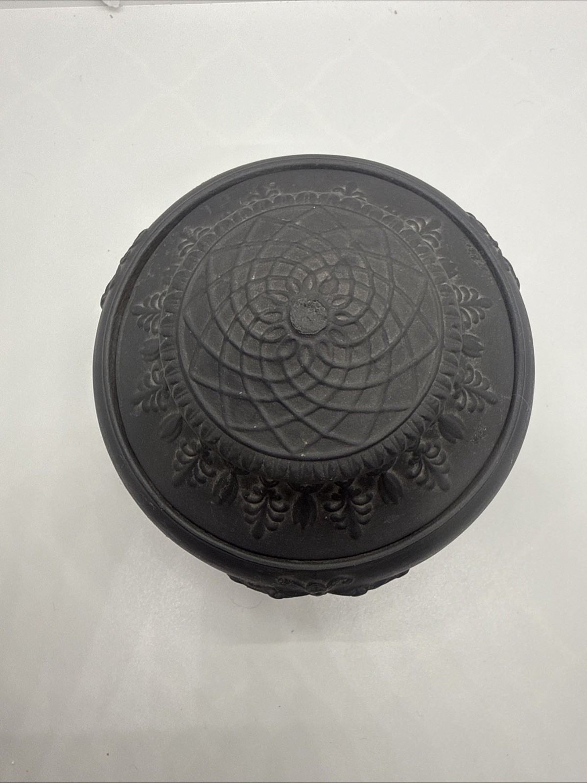 Antique English Black Basalt Porcelain Neoclassical Sugar Bowl Pot Lid (Flaws)