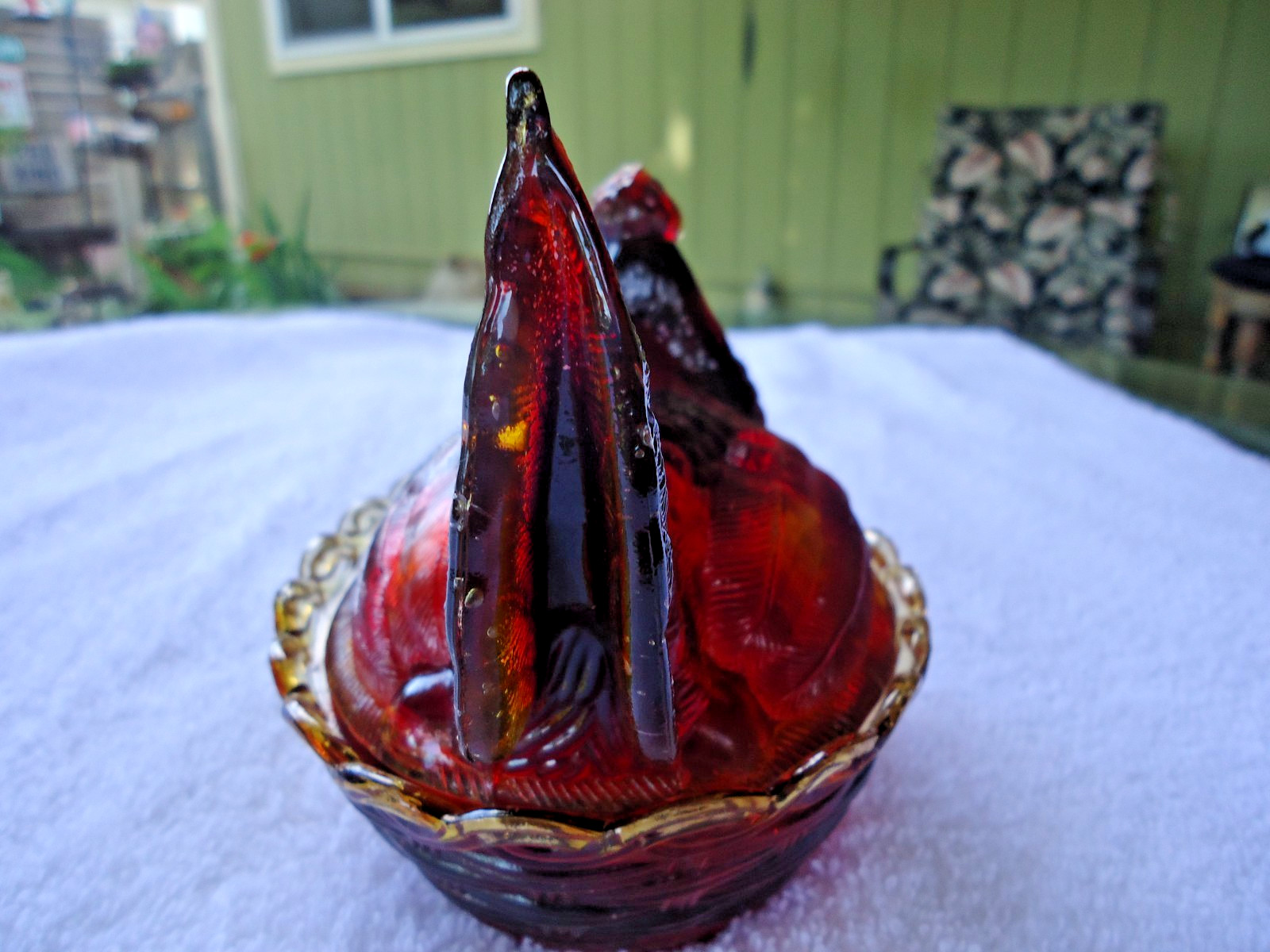 VINTAGE L.G. WRIGHT RUBY RED AMBERINA SPLIT TAIL HEN ON NEST Glows