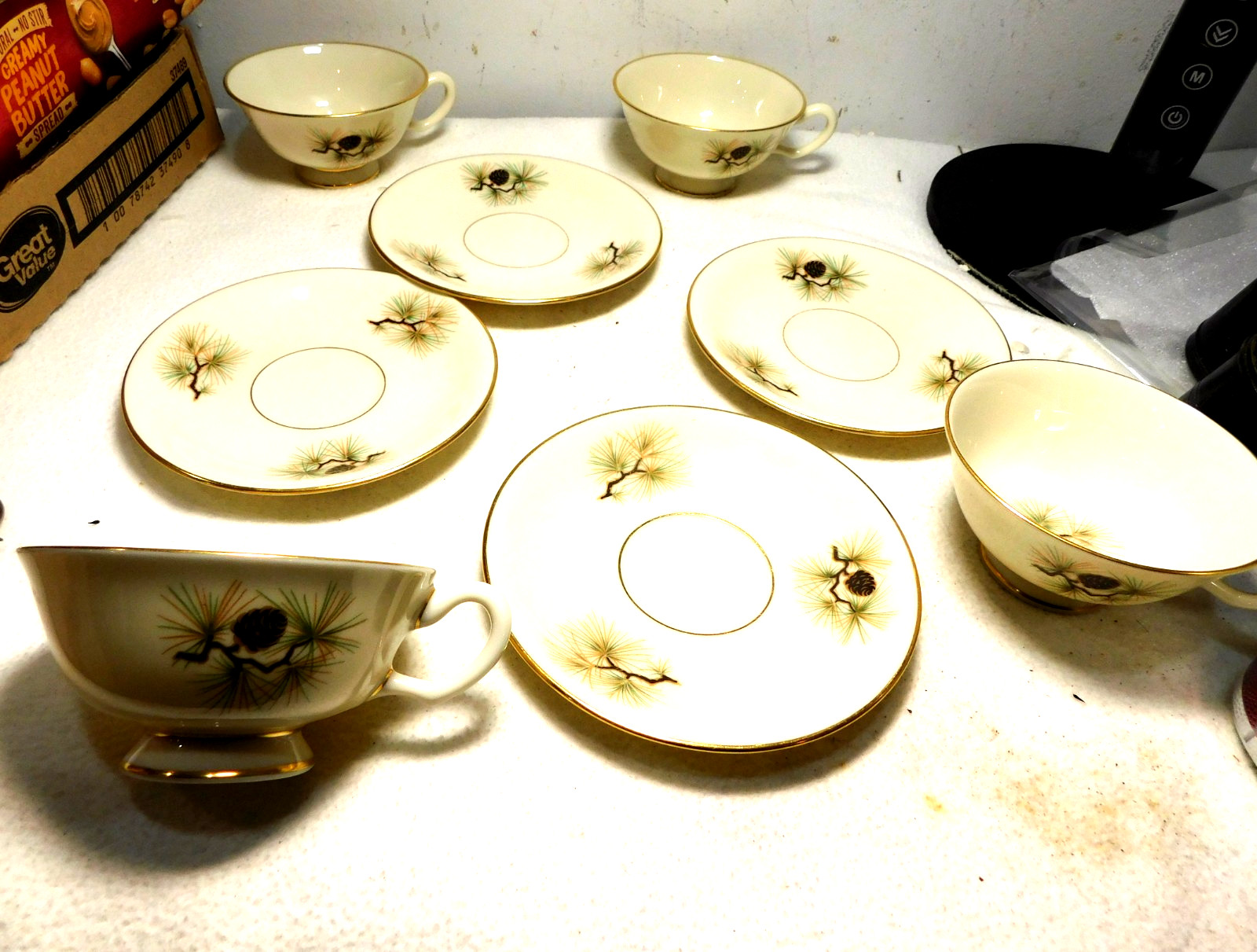 Set of 4 Vintage Lenox China Pine W-331 Cups and Saucers