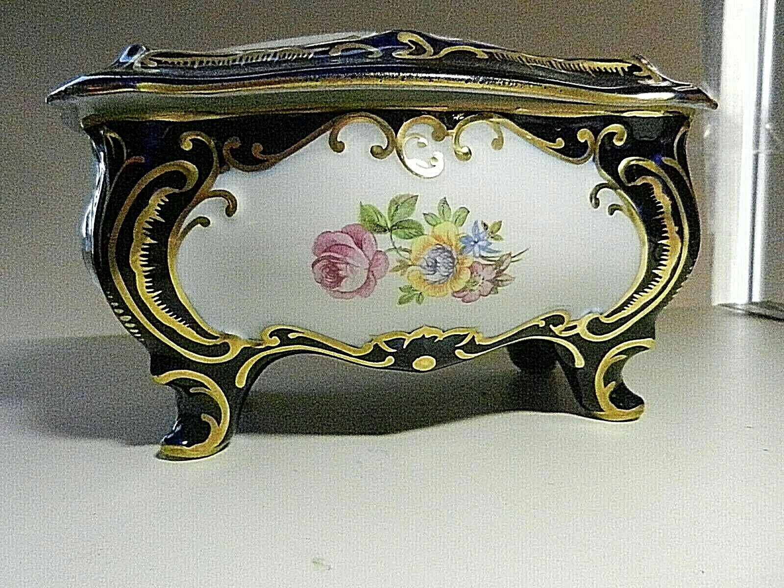 1934 J L MENAU Echt Kobalt Blue Footed Trinket Box with Lid-Von Henneberg-9876/1