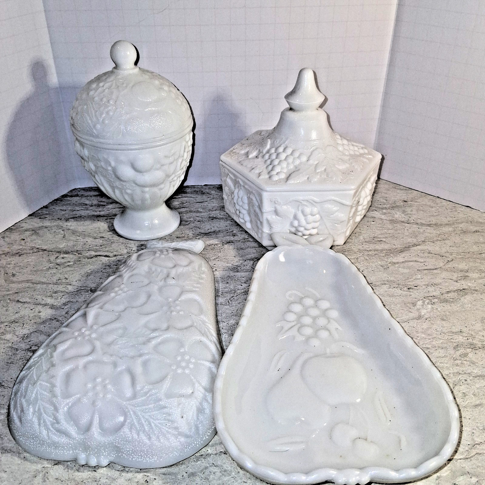 2 Vintage Long Pear Fruit Plates 7ins, 2 Covered Dishes,
