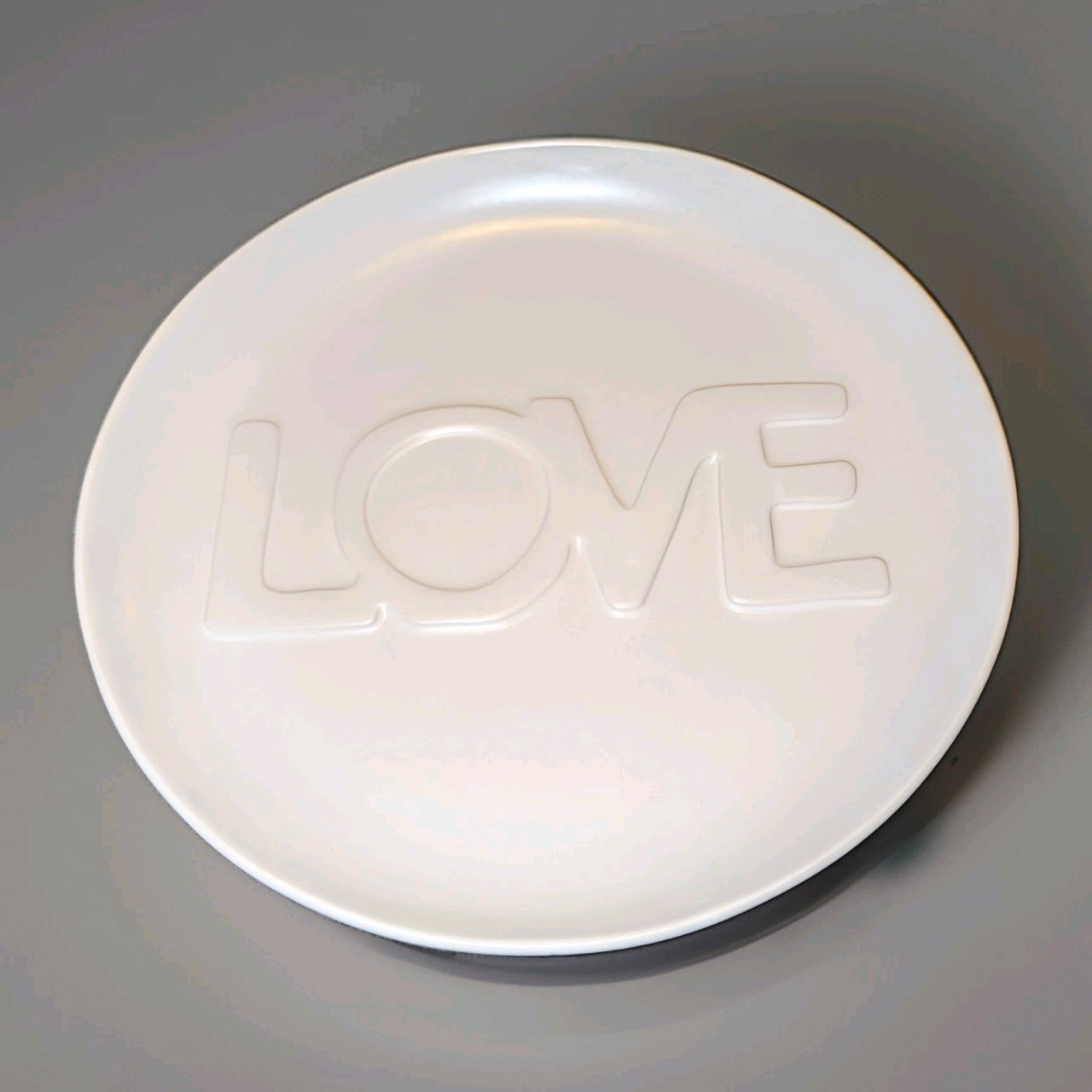 RARE 4 Crate & Barrel Lucia Eames LOVE Salad Plates White Embossed 2022 NEW NWT!