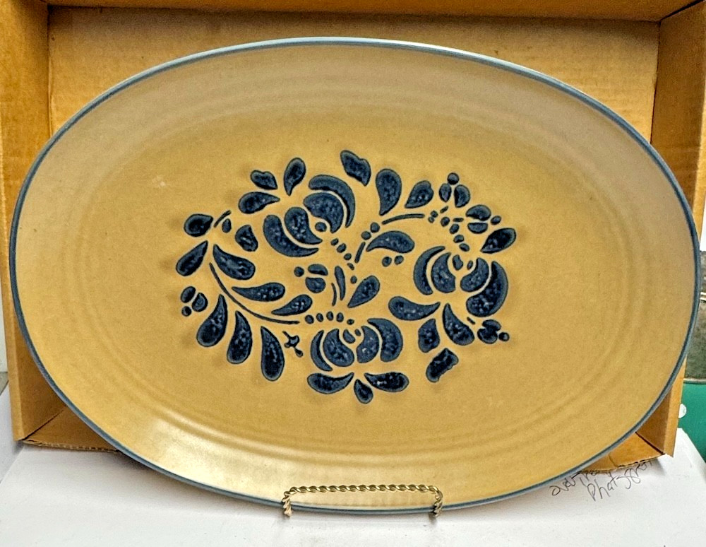 PFALTZGRAFF FOLK ART OVAL 11″ SERVING PLATTER STONEWARE EXCELLENT CONDITION