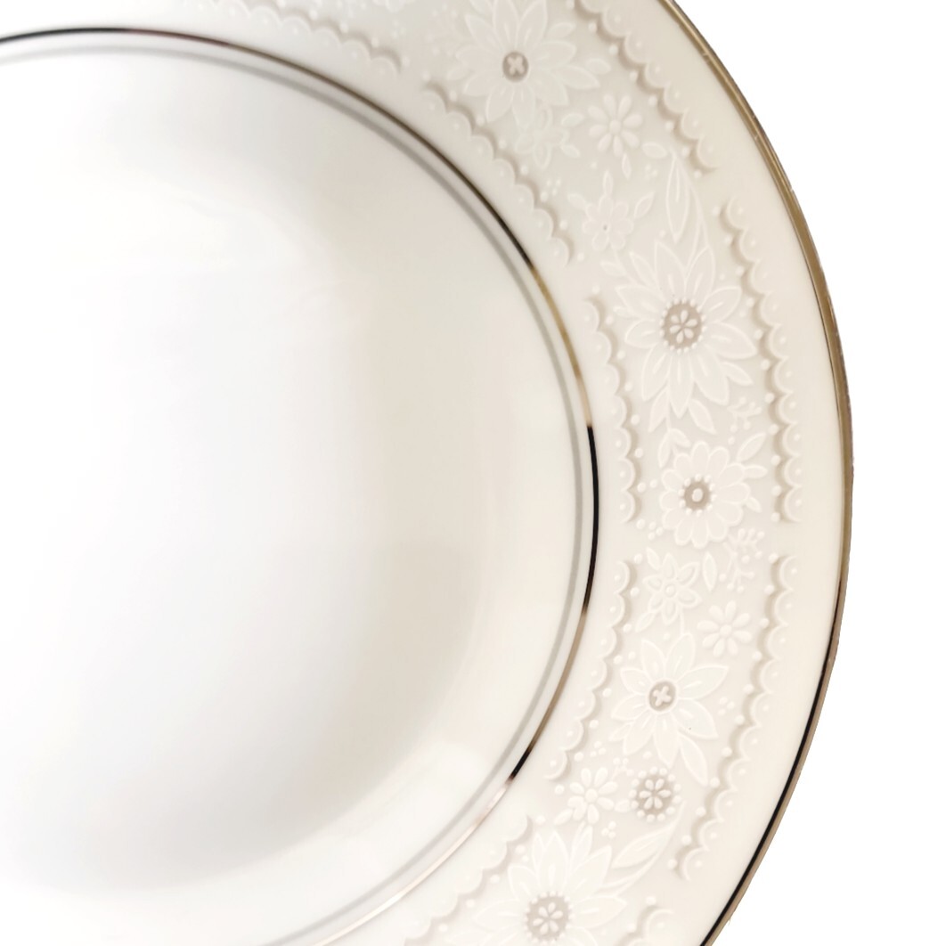 Noritake Fruit Dessert Bowl 5 1/2″ BLANCHE 2082 White Flowers with Gray Centers