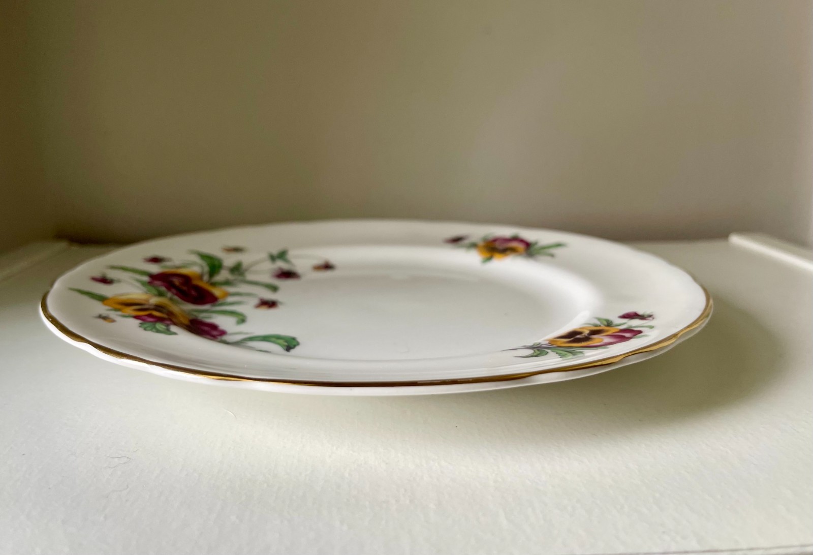 Vintage Tuscan Fine English Bone China 8″ Salad Plate Pansy Pattern Gold Trim