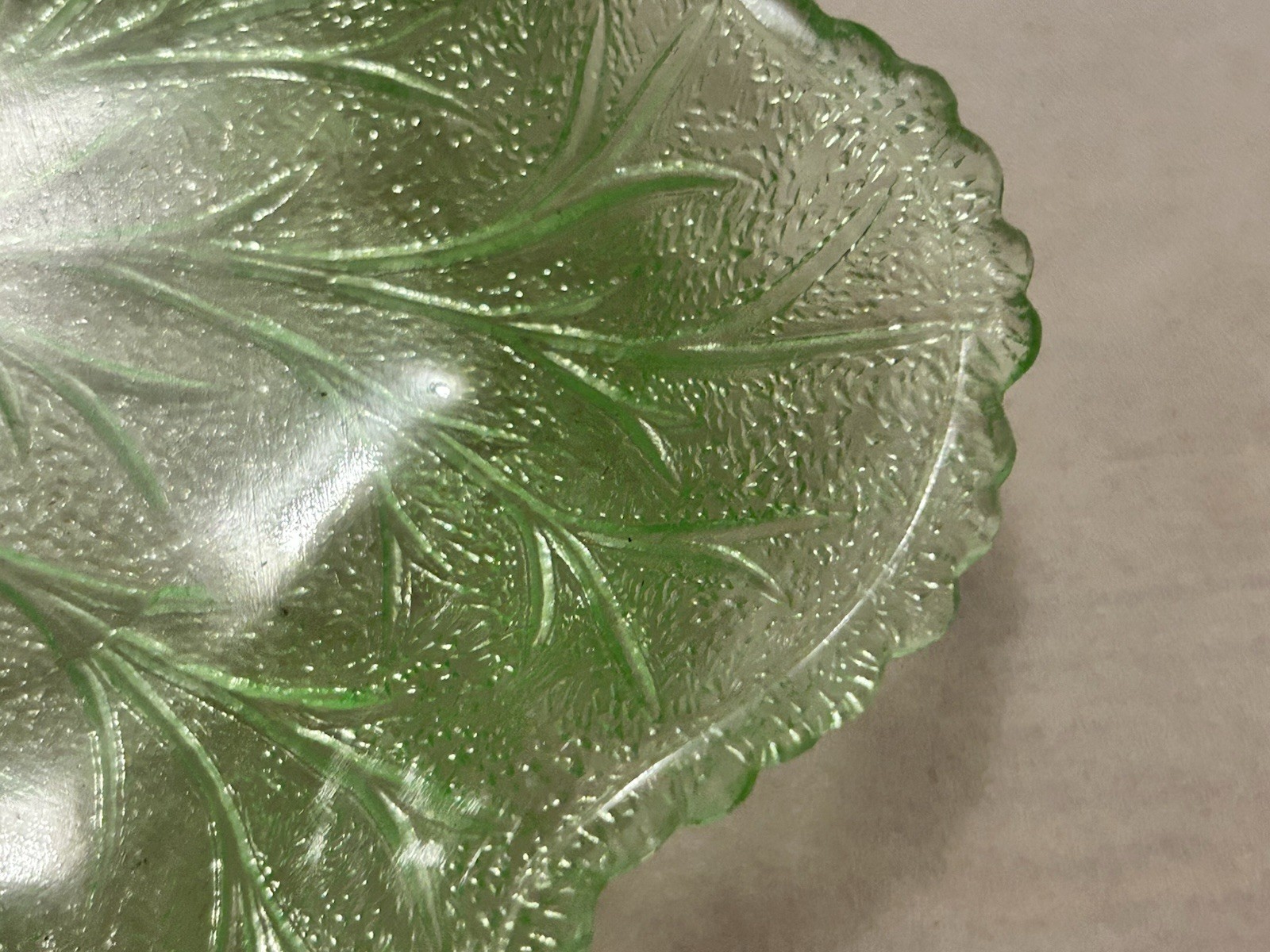 Vintage Unmarked Green Glass Leaf Handled Candy Dish Glossy Finish Uranium Glass